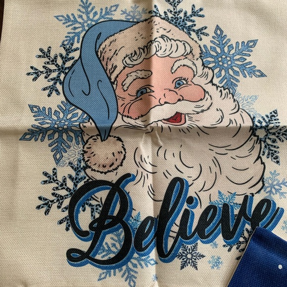 New set of 4 Holiday Christmas Winter Santa themed zipper Pillow cases - Picture 2 of 6